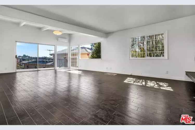 House For Sale in 2536, Vasanta Way, Los Angeles, California