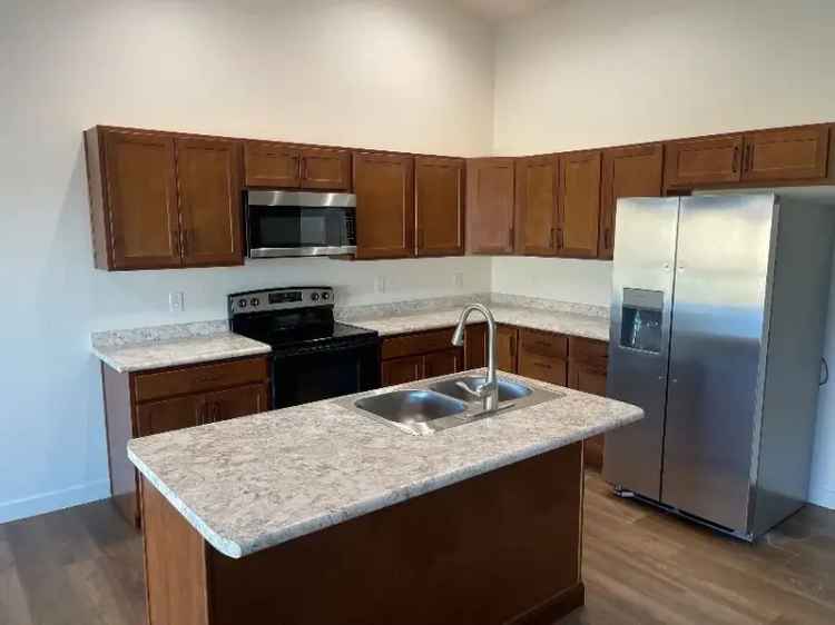 Apartment For Rent in Pueblo West with 3 Bedrooms and 2 Bathrooms