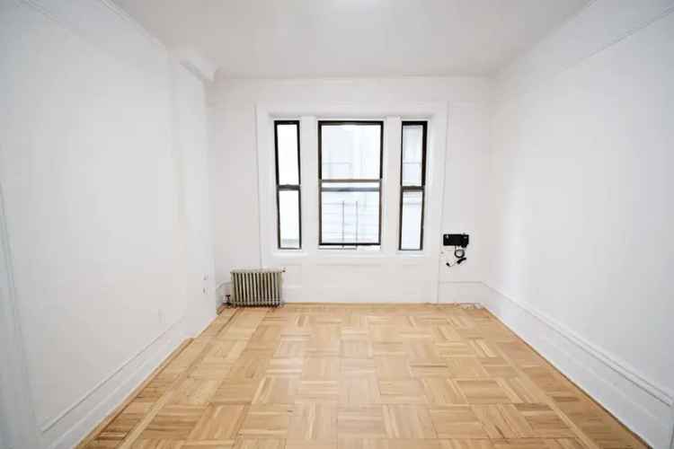 Rent Apartment Unit in Washington Heights with Spacious Kitchen and High Ceilings