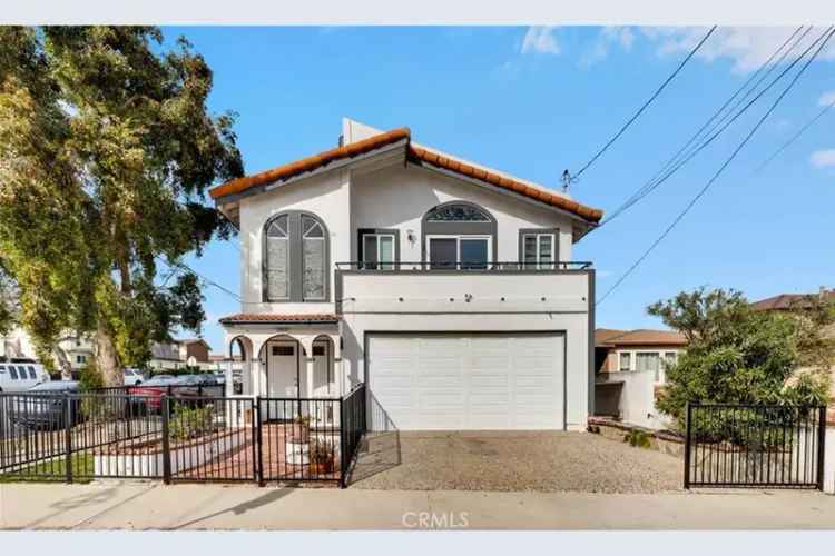 Duplex for Sale with High Ceilings in Close Proximity to Beaches