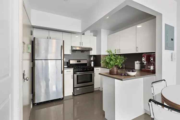 Rent 1-Bedroom Apartment in Upper Manhattan with Modern Features