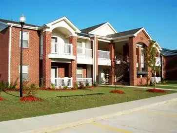 Rent Apartments in Tuscaloosa with Golf Course Views and Fitness Center