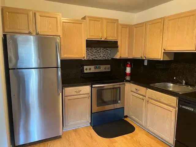 Townhouse for Rent in East Windsor with 2 Bedrooms and Balcony