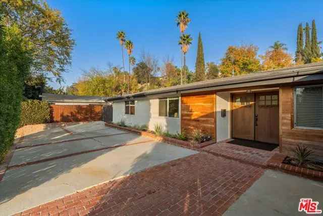 House For Sale in 5712, Serrania Avenue, Los Angeles, California