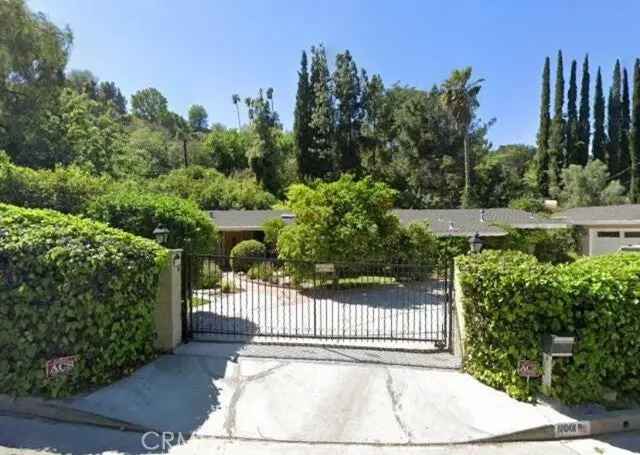 House For Sale in 18001, Boris Drive, Los Angeles, California