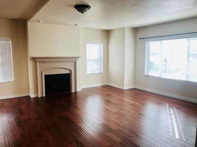 Luxury Townhouse for Rent in Taylorsville with Stunning Valley Views