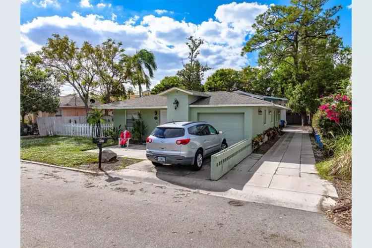 Buy Multifamily House in Bradenton with 4 Units and Key Features