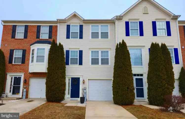 Townhouse for rent in convenient location with expanded floor plan