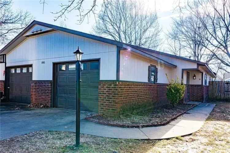 House For Sale in 1911, Cypress Place, Springdale, Arkansas