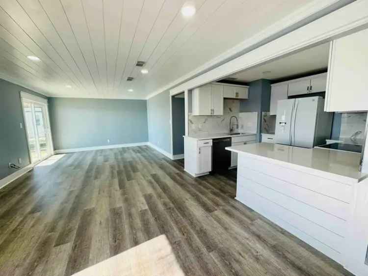 Apartment for Rent in Fort Walton Beach with Water Views and Great Amenities