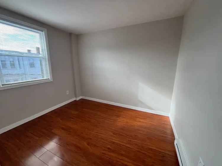 Rent Top Floor Apartment 2 Bedroom in Jeffries Point East Boston