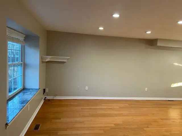 Rent Upgraded Townhouse with 3 Bedrooms and Finished Basement