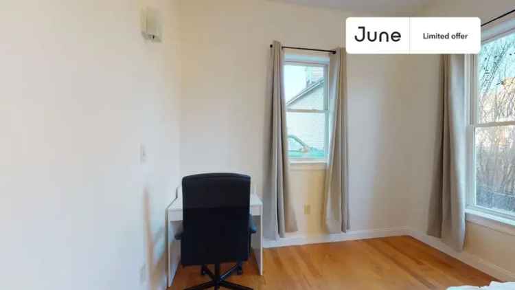 Rent Queen Bedroom in Roxbury with Flexible Lease Options and Amenities