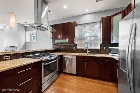 Rent Apartment Unit in Albany Park with Modern Features and Nearby Amenities