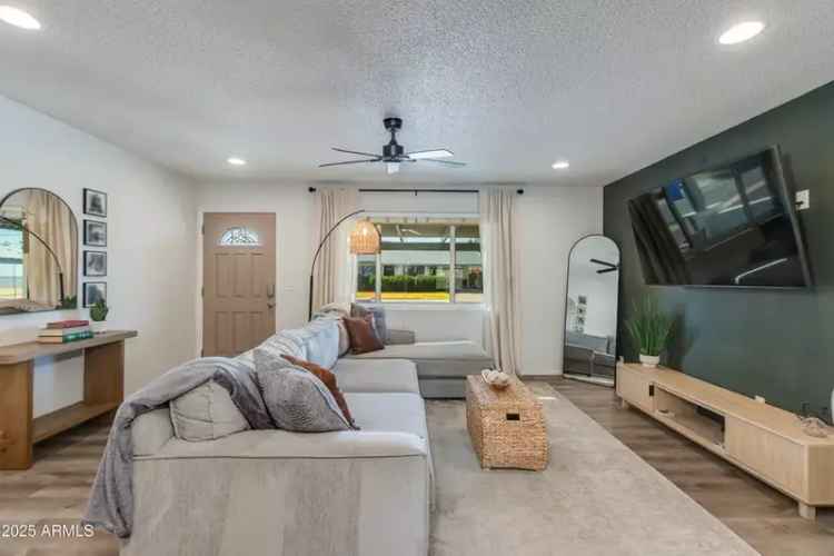 Rent Charming Home with Pool in Vibrant Phoenix