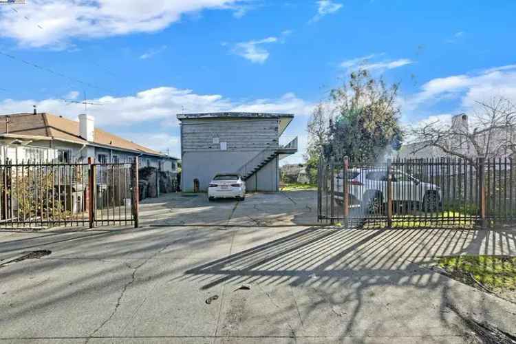 Buy Four Plex in Oakland with Spacious Units and Prime Location