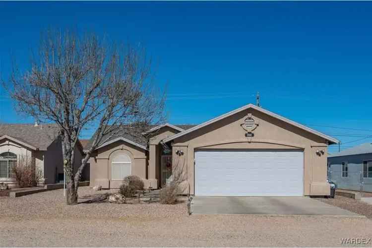 Buy 3 Bedroom Home in Arizona with Vaulted Ceilings and Kitchen Features