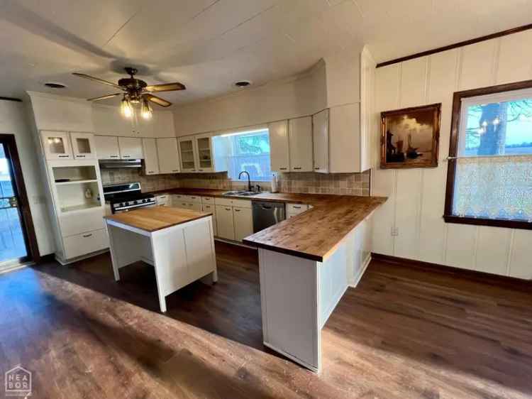 House For Sale in Bay, Arkansas