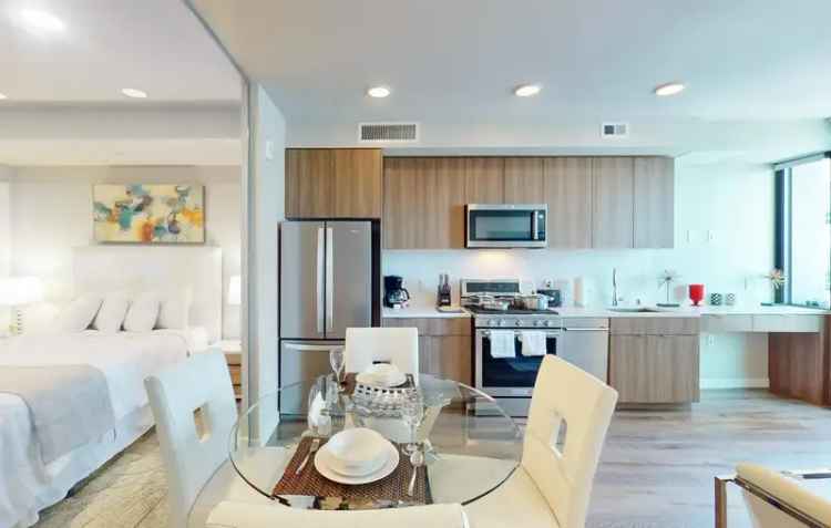 Rent Apartments in Oakland with Modern Features and Lakeside Views