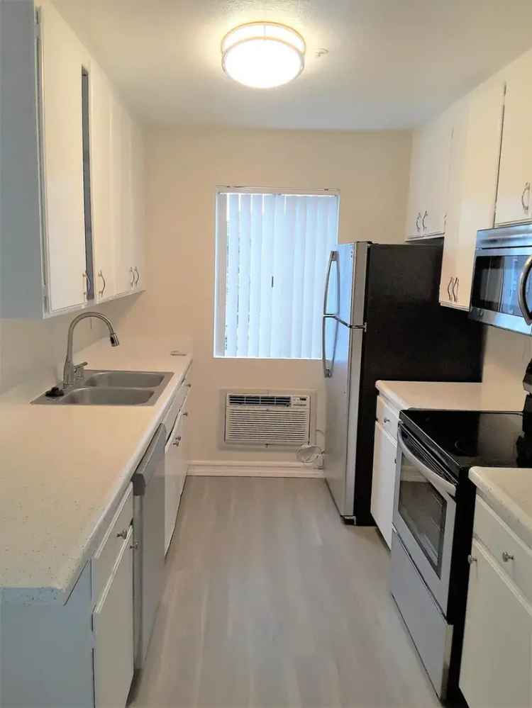 Rent Apartment in La Mesa with Spacious Floor Plans and Nearby Amenities