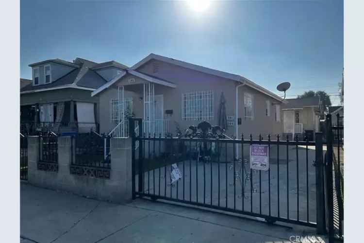 Duplex for Sale in Los Angeles with ADU Potential and Spacious Garage