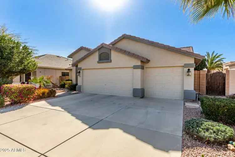 Buy Single Family Home in Dreaming Summit Community with Pool and Garage