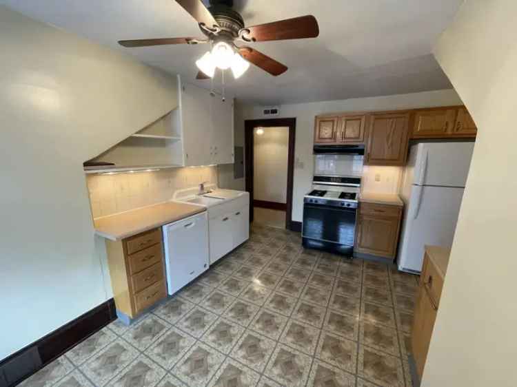 Rent Apartment in Squirrel Hill with Updates Near Universities and Parks