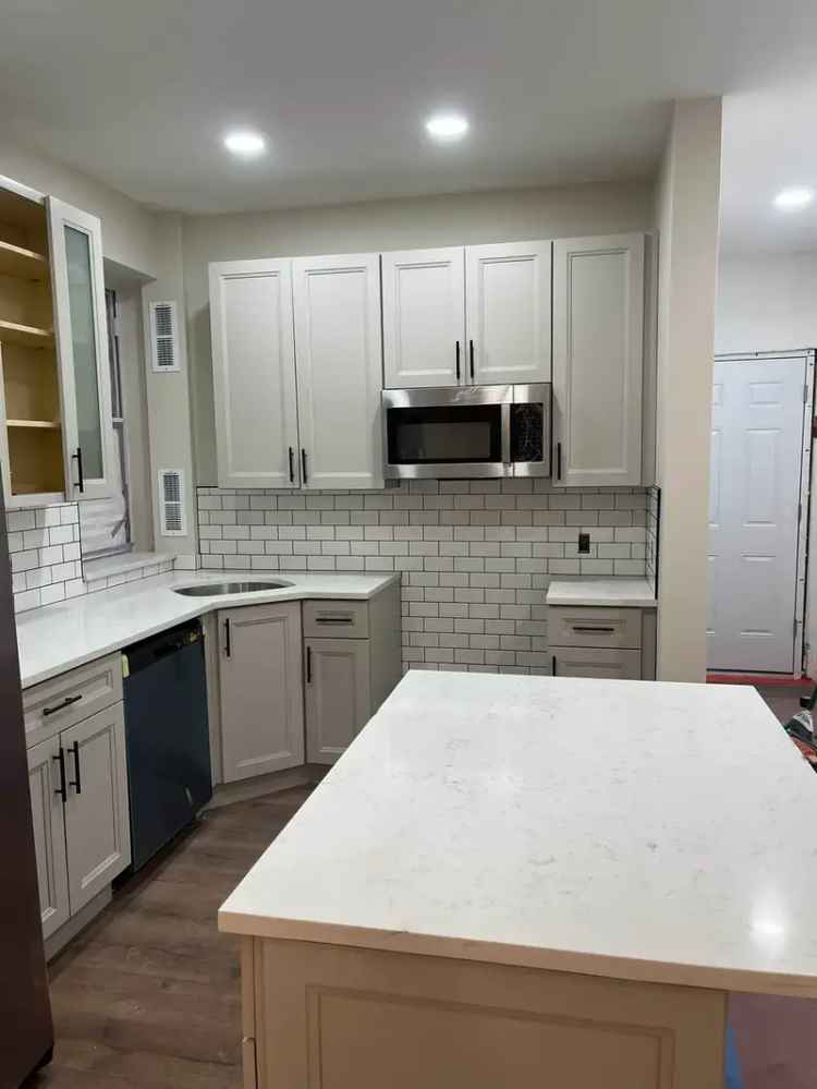 Rent Apartment Unit in Greenpoint with Private Garden and Amenities