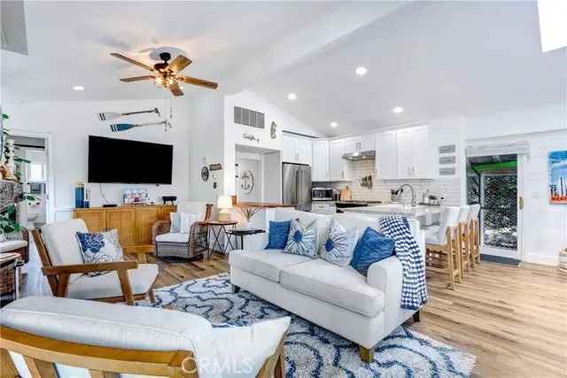 House For Sale in 61, Saratoga, Newport Beach, California