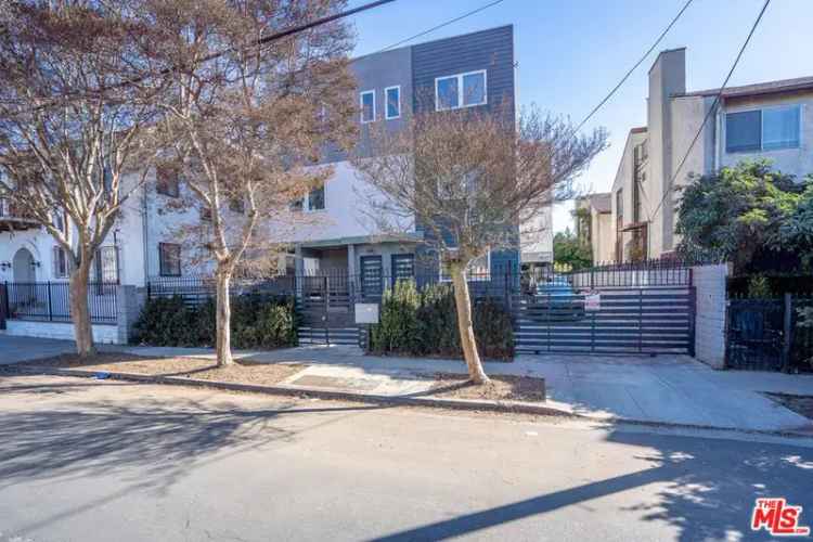 House For Sale in 146, Rosemont Avenue, Los Angeles, California