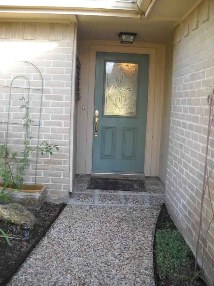 Rent Home in Pearland with Three Bedrooms and Great Community Features