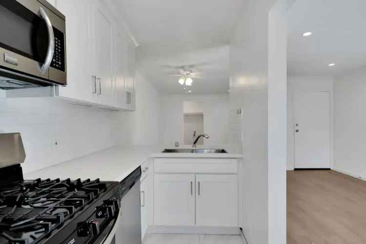 Rent Studio Apartment in Hollywood with Great Views and Amenities