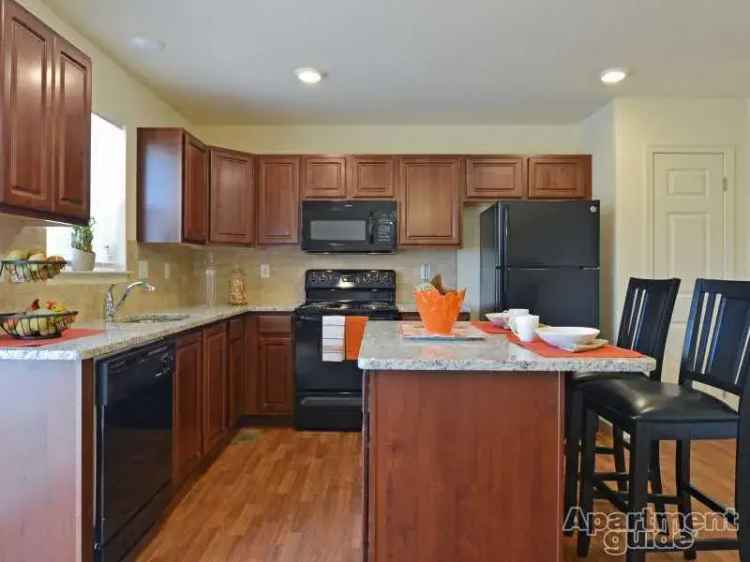 Rent Spacious Townhome in Harrisburg with Modern Amenities