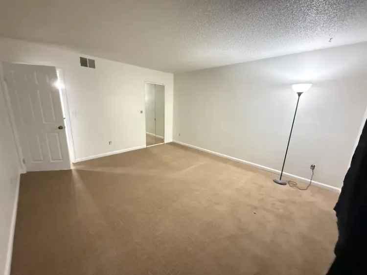 Rent Bright 1-Bedroom Garden Condo near Red Rocks Community College