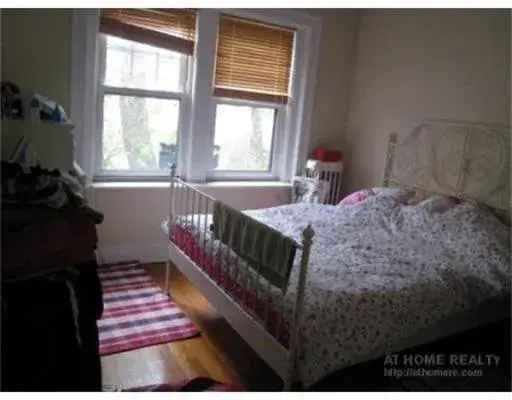 Rent an Apartment Unit with 1 Bedroom in Courtyard Building Near Coolidge Corner