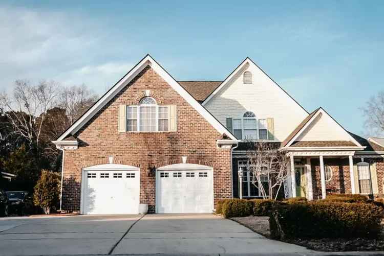 Rent Executive Home in Fairfield Farms Fayetteville with Spacious Amenities