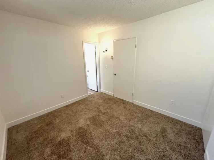 Rent One Bedroom Apartment in El Cajon with Pool and Laundry