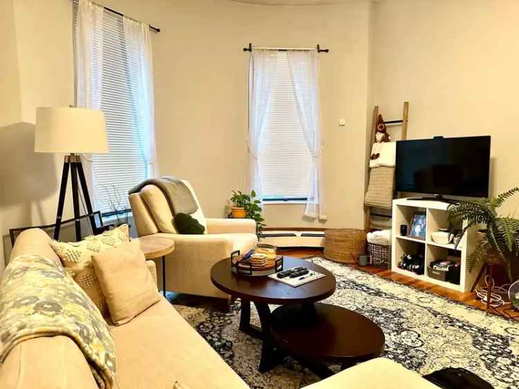 Rent Two Bedroom Apartment Unit in South End with Modern Features