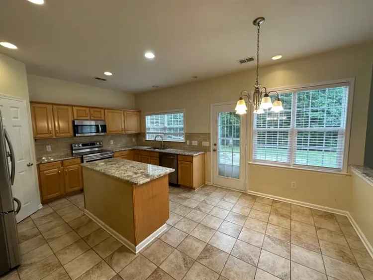 Rent Beautiful House in Great Neighborhood with 4 Bedrooms and Amenities