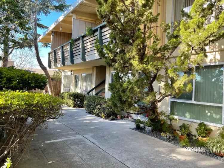 Rent Apartment Unit in a Beautiful Community with Courtyard and Pool