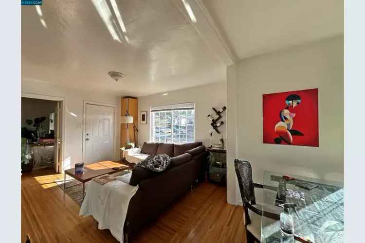 Invest in a Duplex in Oakland with Modern Features and Great Location