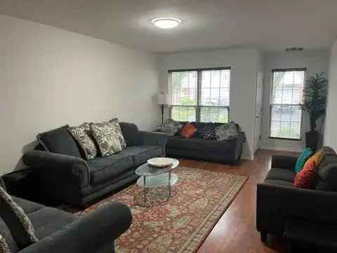 Townhouse for Rent in Glenbrooke Community with 3 Bedrooms and Updated Features