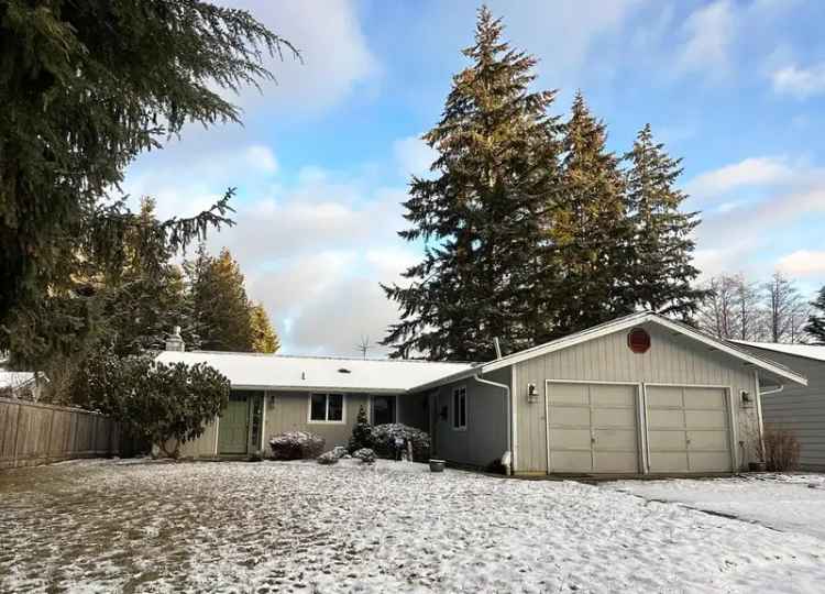 Rent a Rambler Home in Bellevue with Family Room and Garden