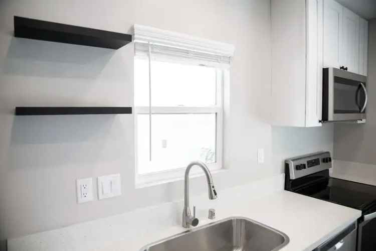 Rent Townhouse in North Park with Private Patio and Modern Amenities