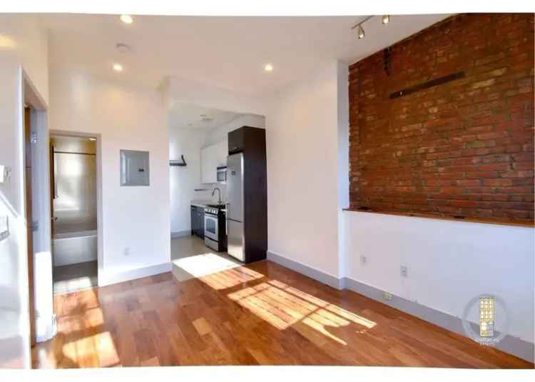 Rent Brownstone Apartment Near J M Z and G Trains with Modern Features