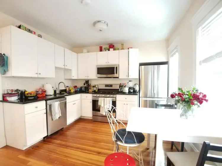 Rent Renovated Apartment Unit in Harvard Cambridgeport with 3 Bedrooms