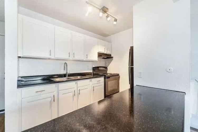 Rent Thornbridge Apartments in South San Jose with Great Amenities