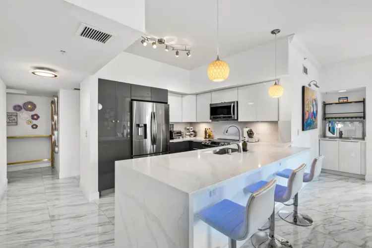 Rent Luxury Furnished Penthouse Apartment in Downtown West Palm Beach