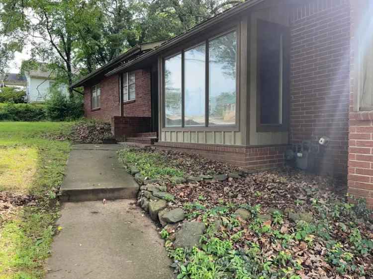 House For Sale in 725, North Montgomery Street, Clarksville, Arkansas