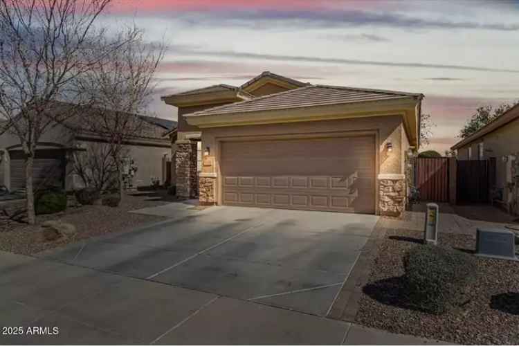 Buy House in Phoenix with Pool, Spa and Modern Kitchen Features